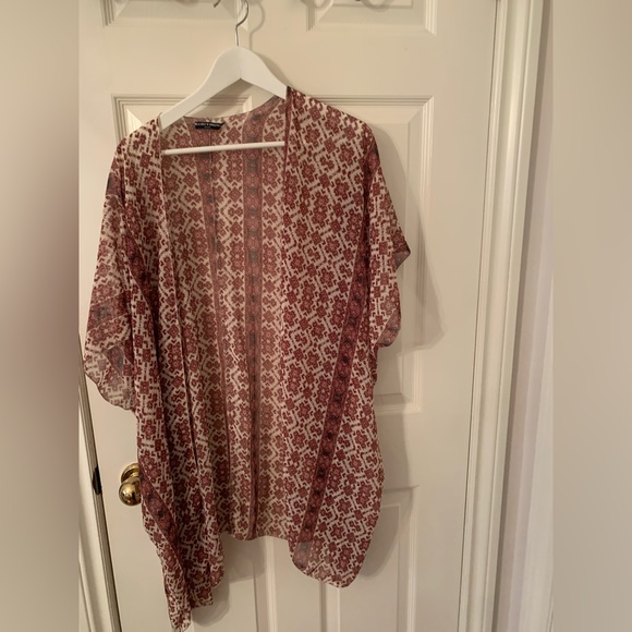 Brandy Melville pink pattern kimono. - Picture 1 of 3